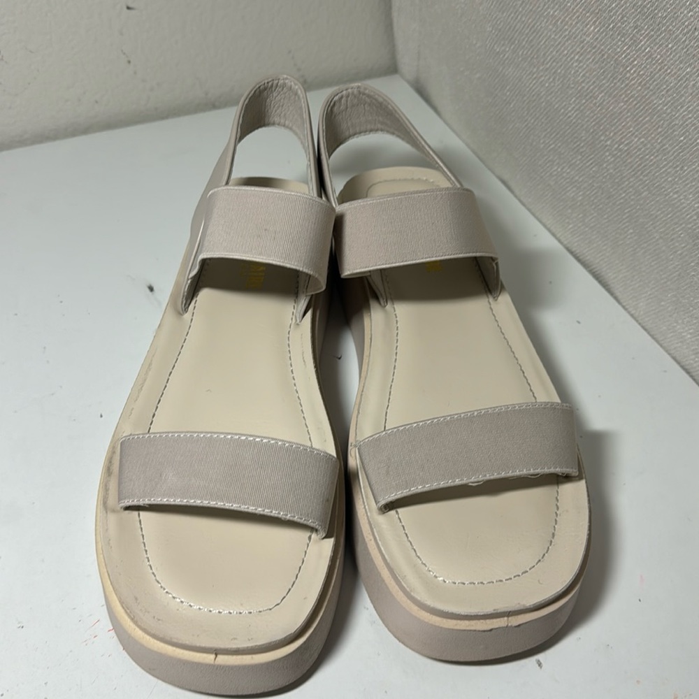 Cushionaire Pilar Stretch Platform Sandal | Womens 8.5